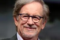 A imagem mostra o diretor Steven Spielberg, indicado ao Oscar 2022 pelo filme Amor, Sublime Amor. . 