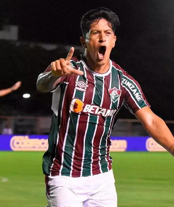 A imagem mostra o atacante Germán Cano, do Fluminense.