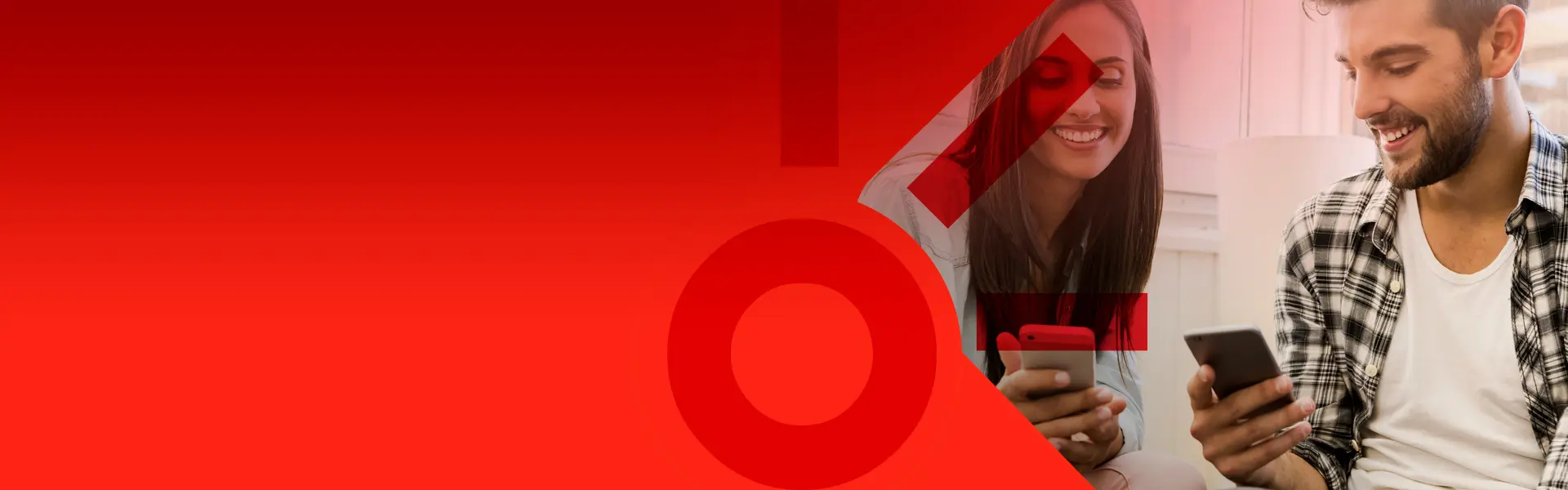 Imagem ilustrativa de dois jovens com aparelhos celulares nas mãos.