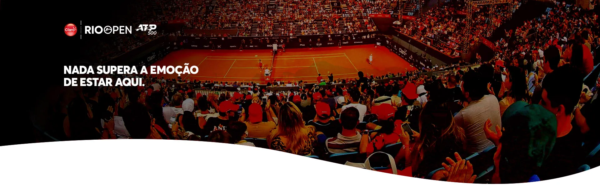 Imagem da torcida e partida de tênis Rio Open.