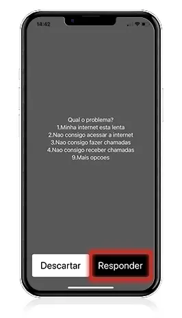 Celular com a tela do canal interativo Minha Claro.