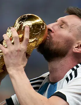 Campeão com a Argentina, Messi é eleito o melhor jogador da Copa no Catar -  Banda B