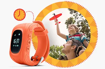 Imagem de um relógio laranja em destaque. No fundo, o pai com o filho no colo brincando com um avião. Os dois olham para o céu.
