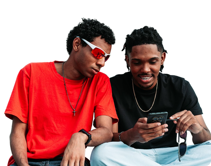 Dois jovens jogando juntos em um celular.