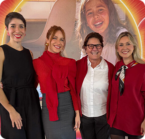 Equipe reunida na matéria da Pais e Filhos sobre segurança digital na infância